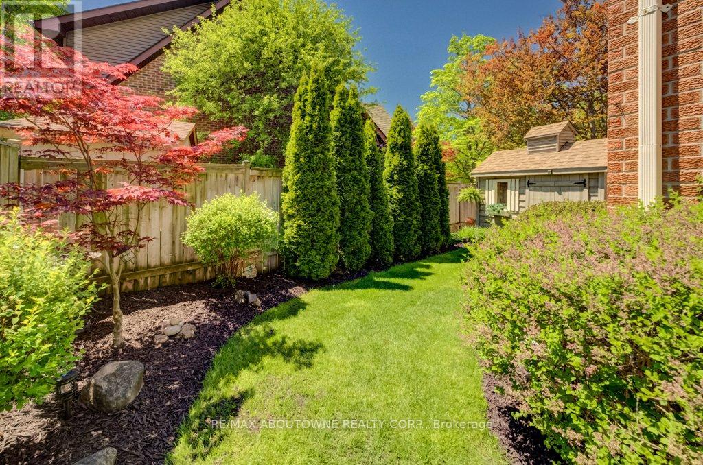 1300 Old Bridle Path, Oakville, Ontario  L6M 1A4 - Photo 35 - W13160870
