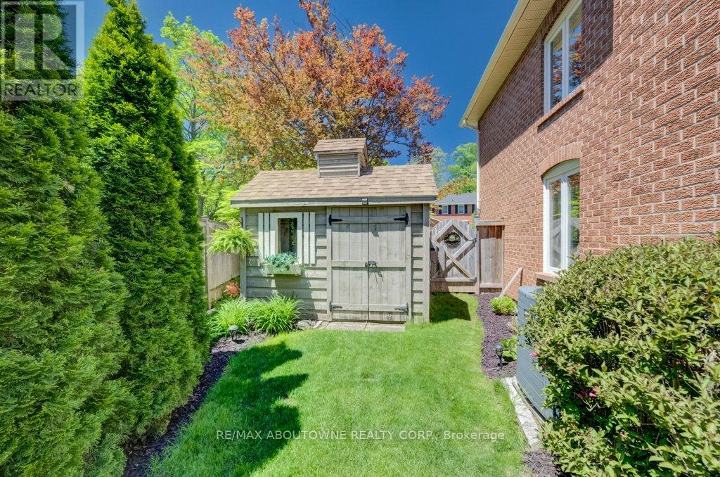 1300 Old Bridle Path, Oakville, Ontario  L6M 1A4 - Photo 36 - W13160870