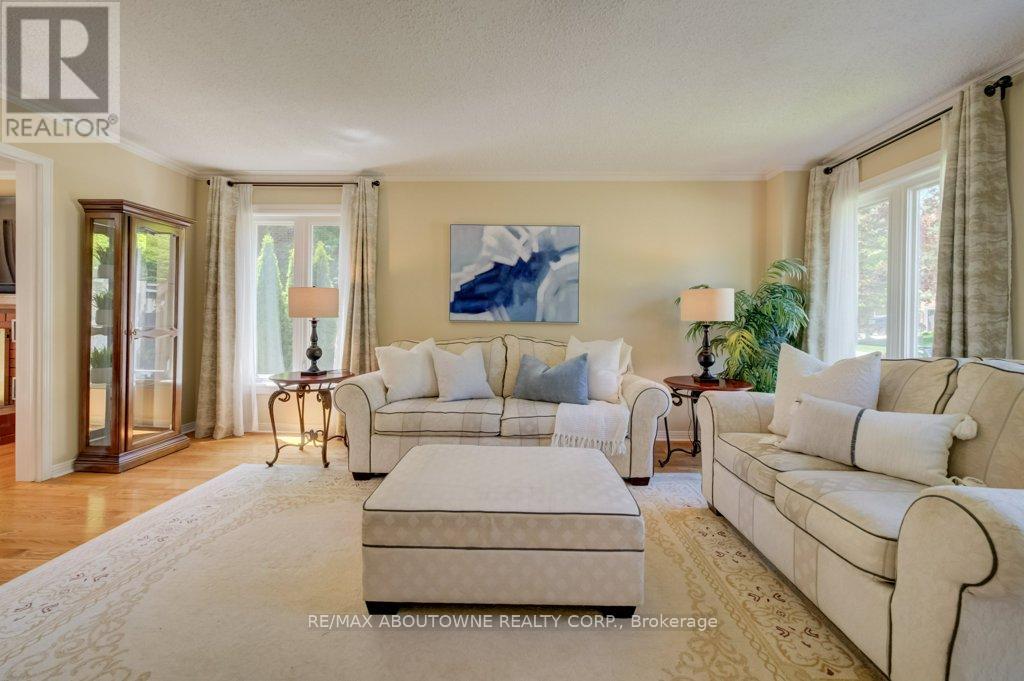 1300 Old Bridle Path, Oakville, Ontario  L6M 1A4 - Photo 4 - W13160870