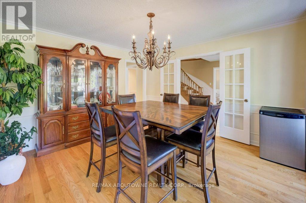 1300 Old Bridle Path, Oakville, Ontario  L6M 1A4 - Photo 6 - W13160870