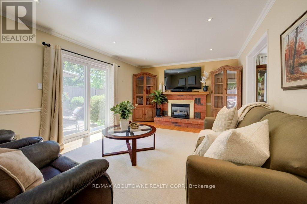 1300 Old Bridle Path, Oakville, Ontario  L6M 1A4 - Photo 7 - W13160870