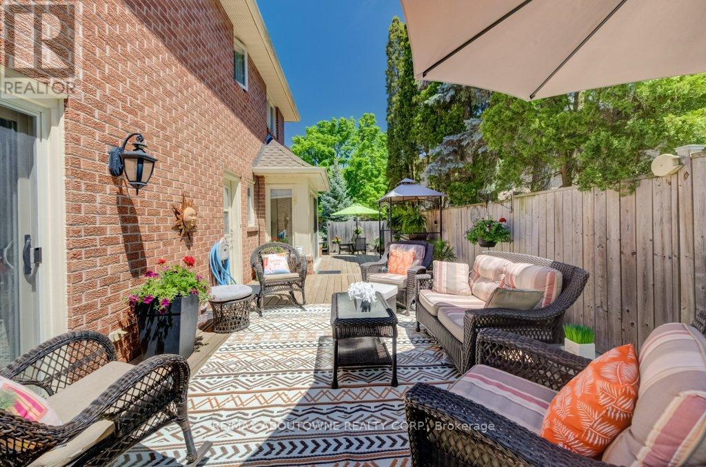 1300 Old Bridle Path, Oakville, Ontario  L6M 1A4 - Photo 9 - W13160870