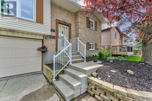 414 Woods Lane, Cambridge, Ontario  N3H 5J4 - Photo 4 - X12965542