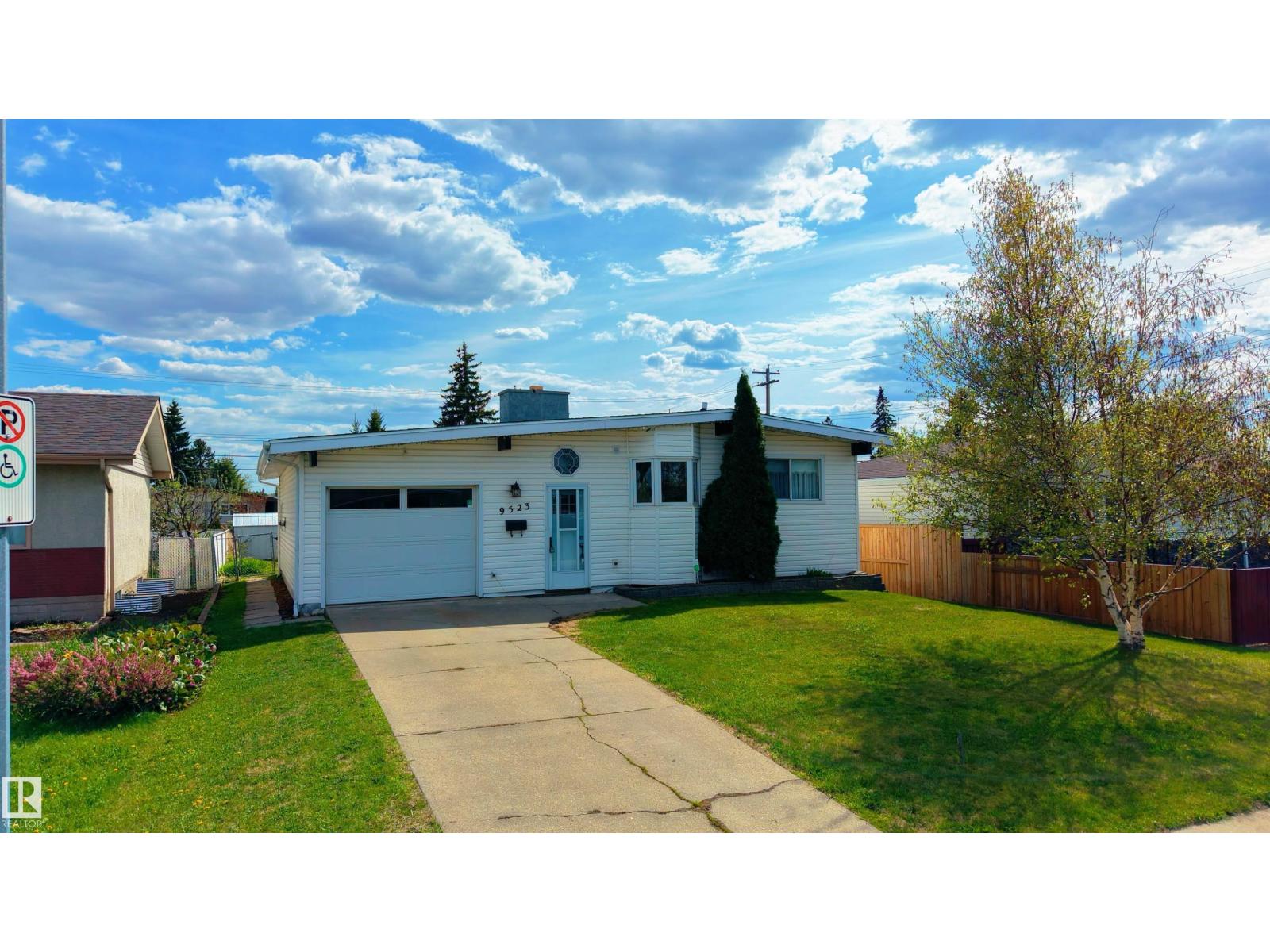 9523 134 Av NW, Edmonton, Alberta  T5E 1H8 - Photo 1 - E4489157