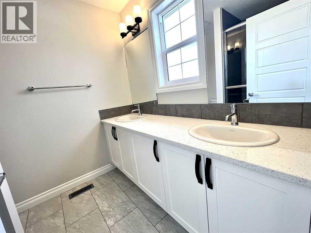 30 Emberside Link, Cochrane, Alberta  T4C 3A8 - Photo 19 - A2313798