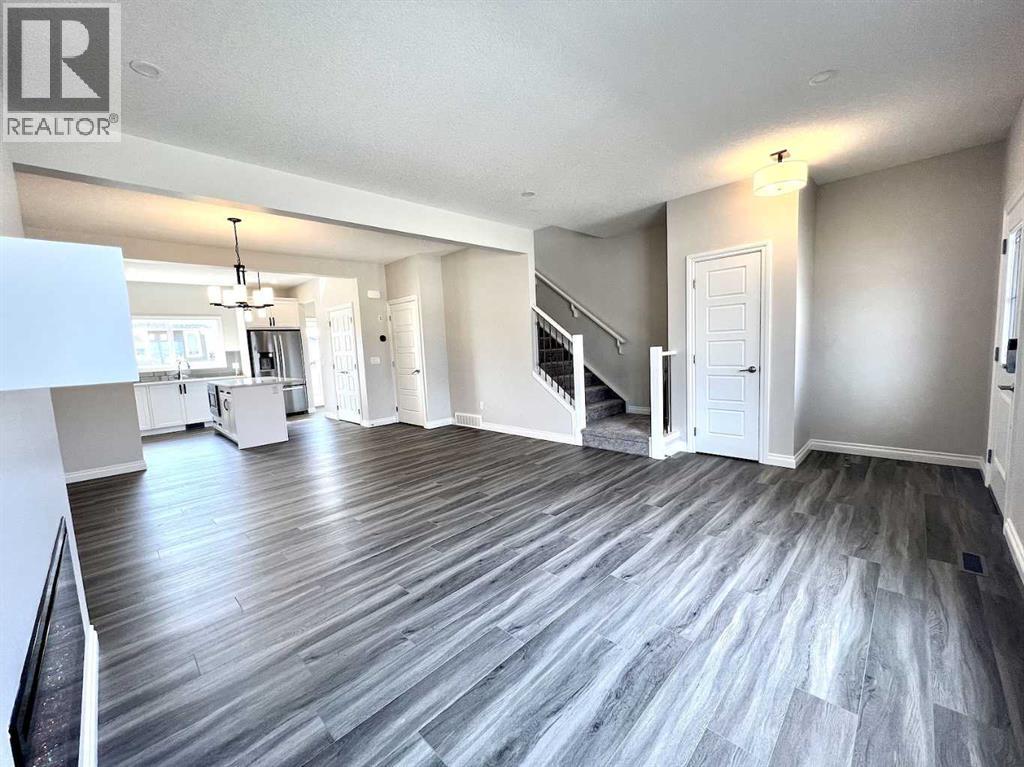 30 Emberside Link, Cochrane, Alberta  T4C 3A8 - Photo 4 - A2313798