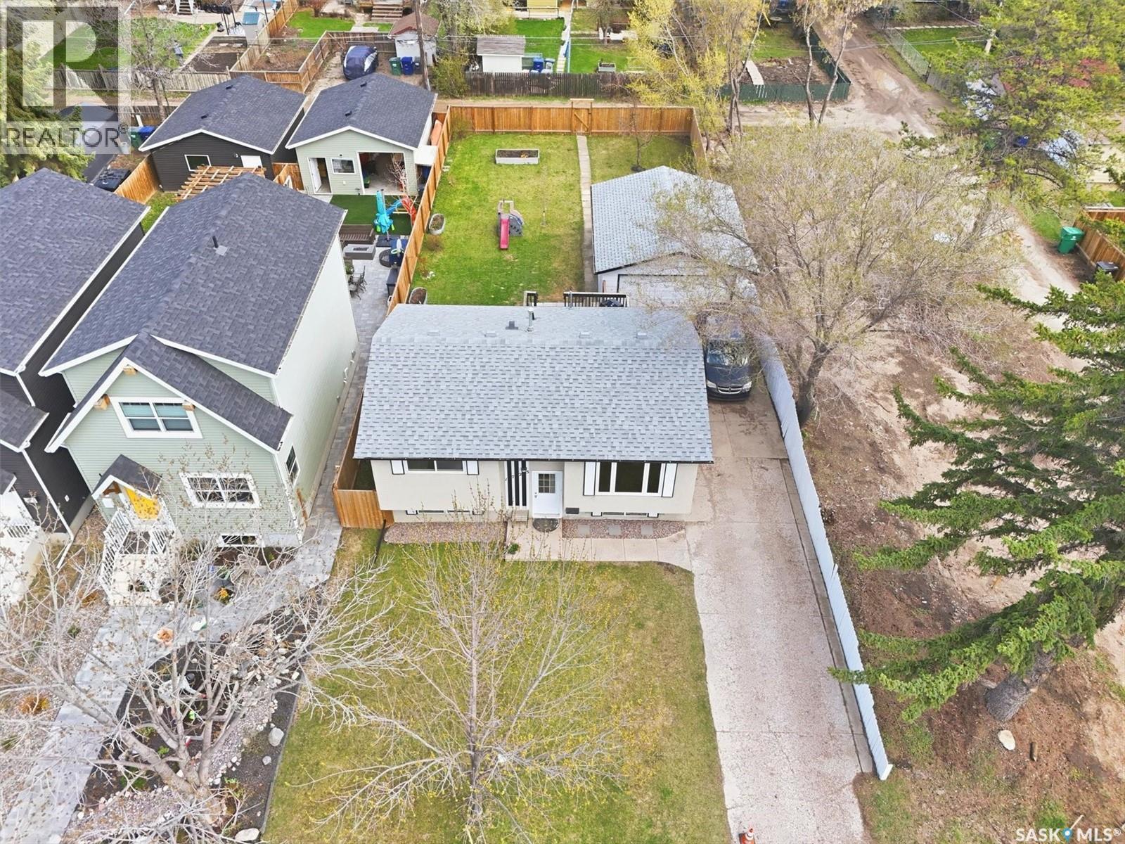 1725 Belfast Avenue, Saskatoon, Saskatchewan  S7M 0L6 - Photo 2 - SK036754