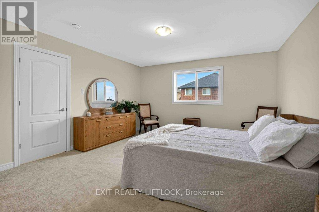 320 Mullighan Gardens, Peterborough, Ontario  K9K 0H2 - Photo 15 - X12966754