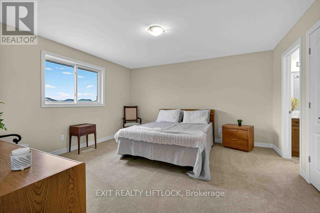 320 Mullighan Gardens, Peterborough, Ontario  K9K 0H2 - Photo 14 - X12966754