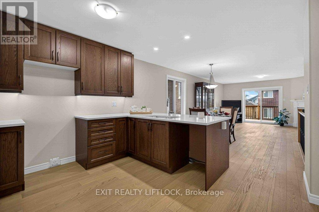 320 Mullighan Gardens, Peterborough, Ontario  K9K 0H2 - Photo 6 - X12966754