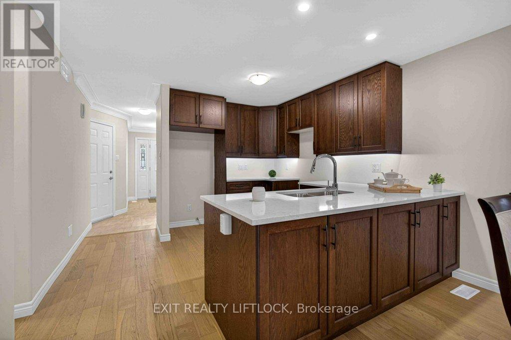 320 Mullighan Gardens, Peterborough, Ontario  K9K 0H2 - Photo 8 - X12966754