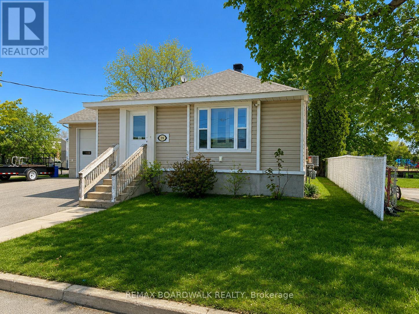 39 Condie Street, Smiths Falls, Ontario  K7A 2T3 - Photo 2 - X12782158