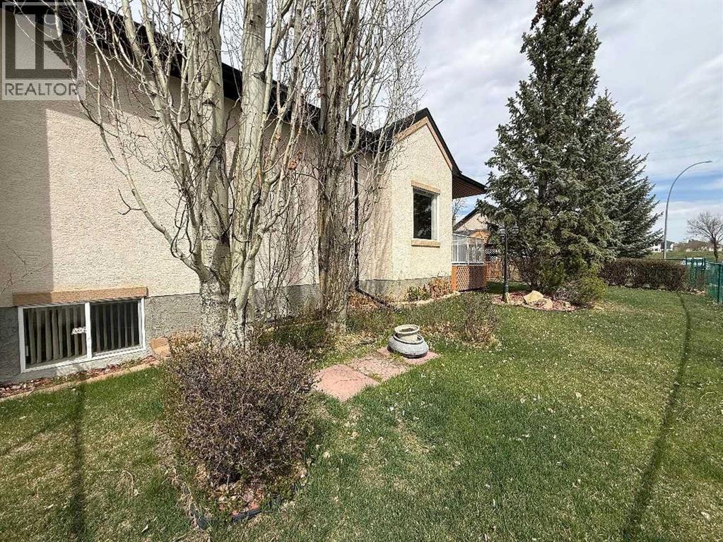 157 Valley Creek Place Nw, Calgary, Alberta  T3B 5V1 - Photo 38 - A2296480
