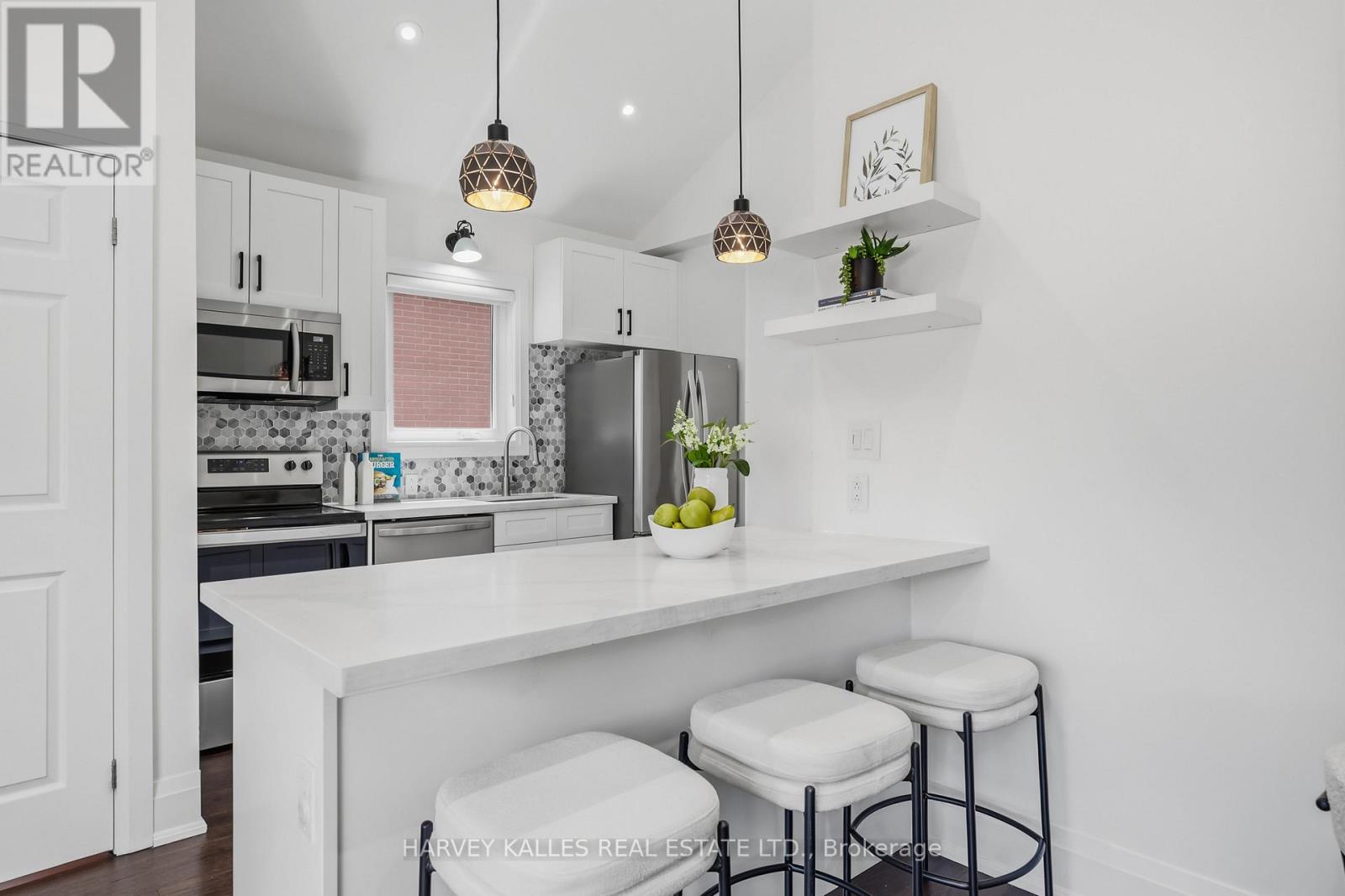568 Northcliffe Boulevard, Toronto, Ontario  M6E 3L7 - Photo 10 - C13161184