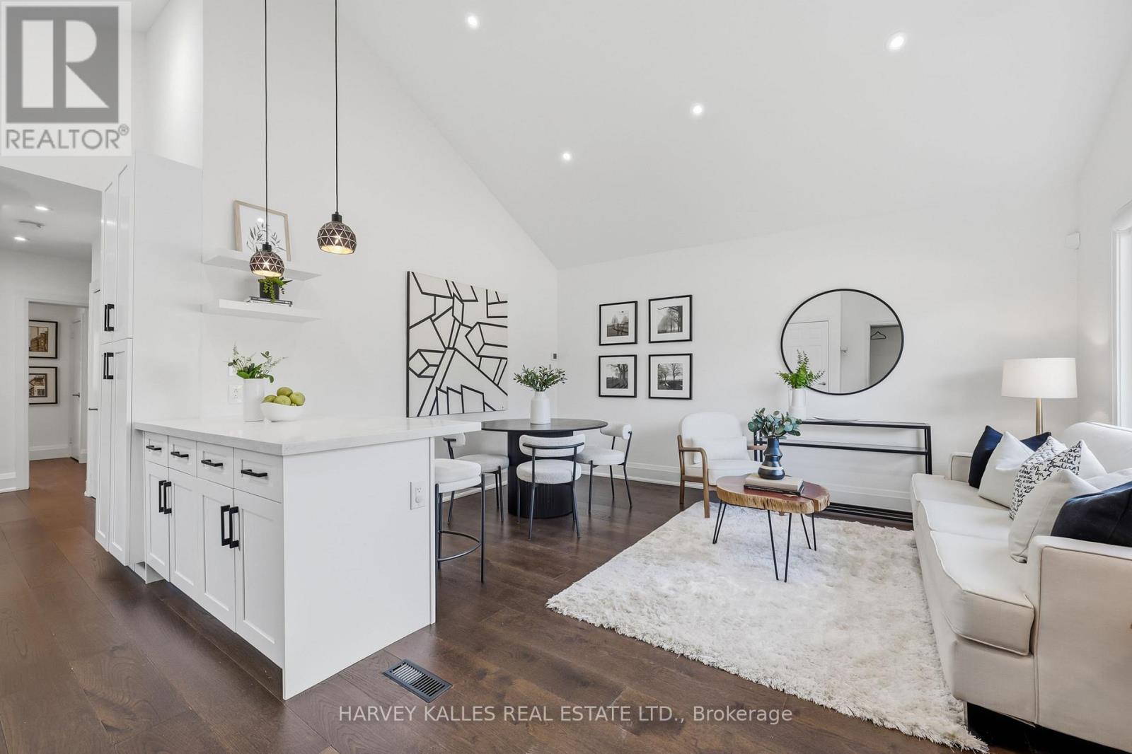 568 Northcliffe Boulevard, Toronto, Ontario  M6E 3L7 - Photo 4 - C13161184