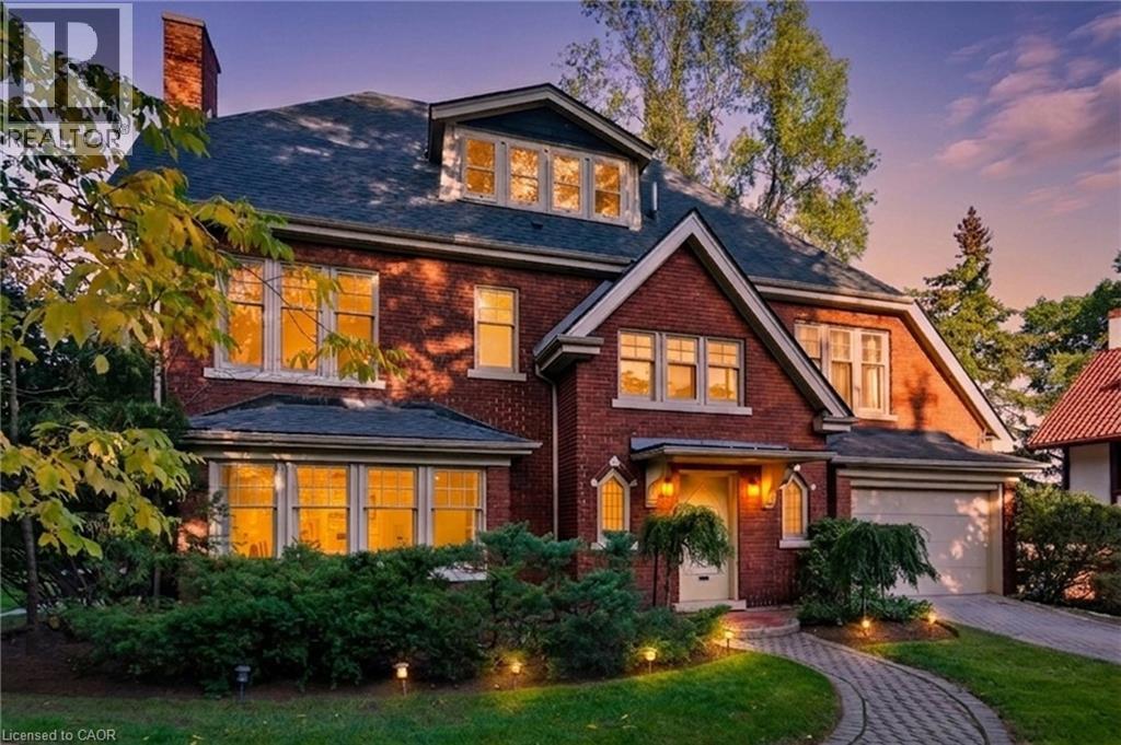 18 INGLEWOOD Drive, Hamilton, Ontario