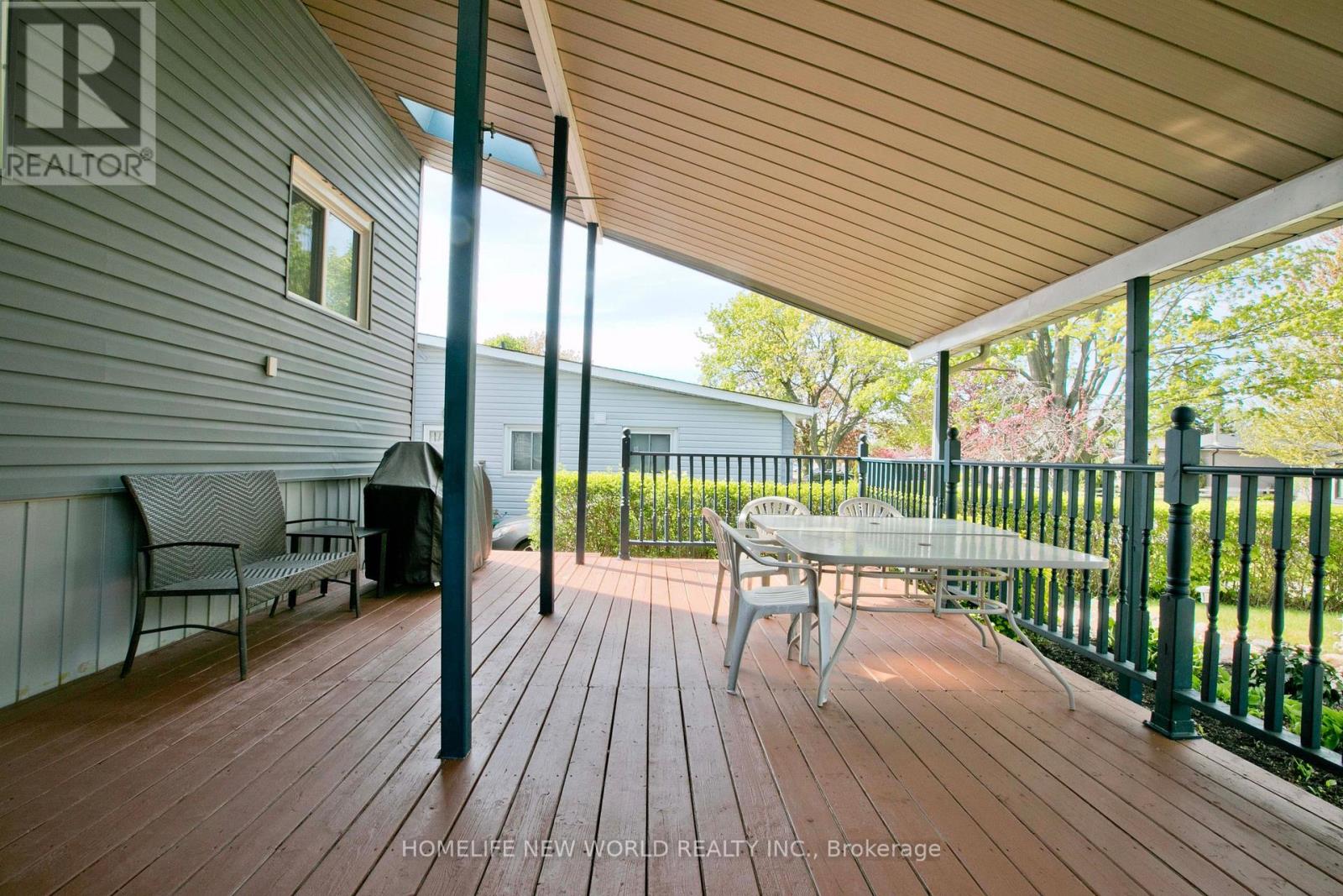 727 Balaton Avenue, Pickering, Ontario  L1W 1W3 - Photo 5 - E13161004