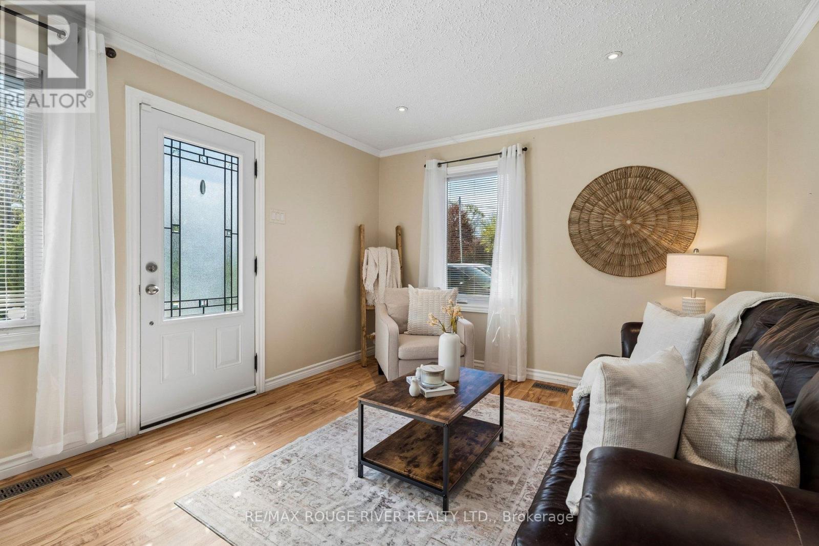 20 Lorne Street, Georgina, Ontario  L0E 1L0 - Photo 4 - N13161152