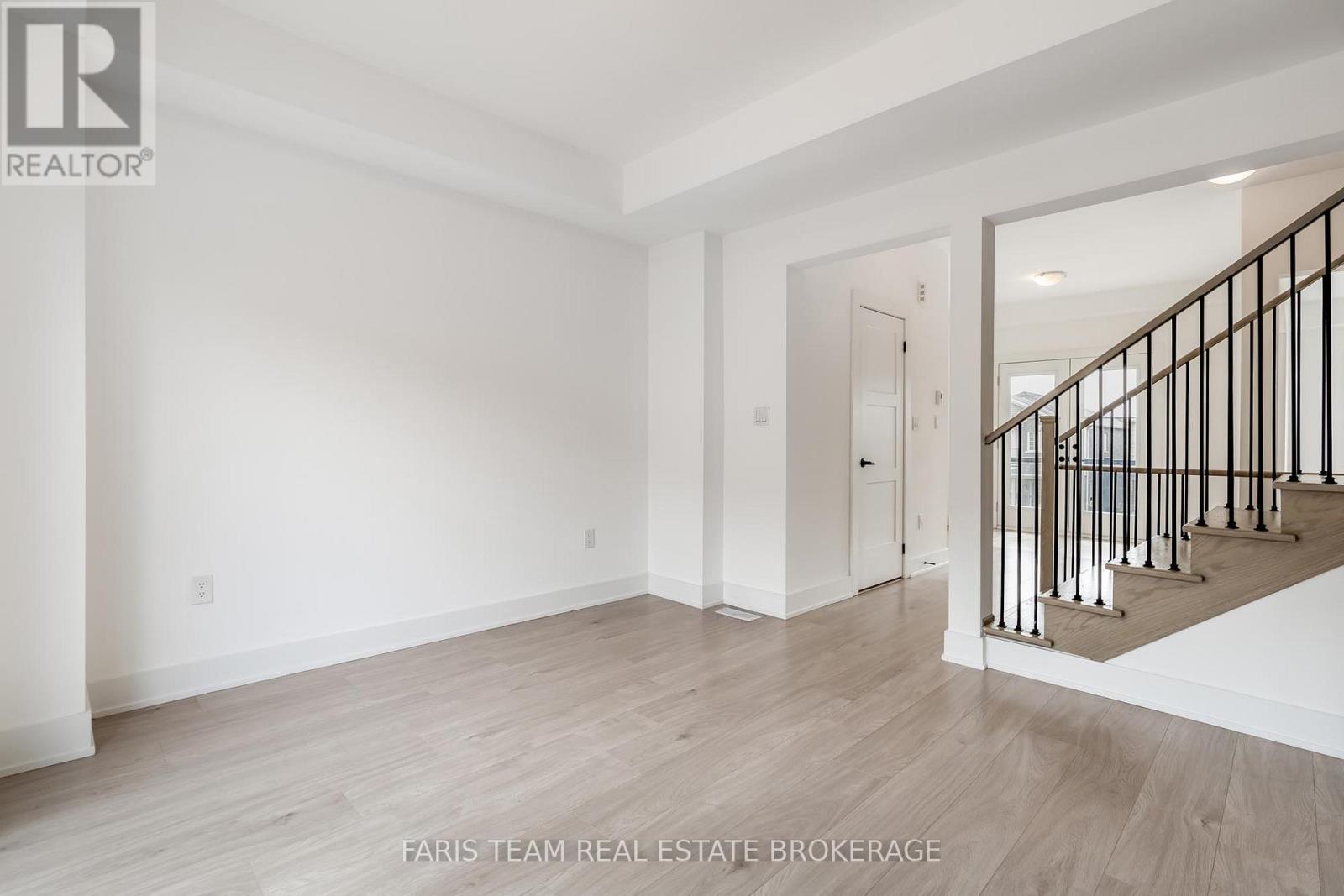 53 Harvest Crescent, Barrie, Ontario  L9J 0T5 - Photo 12 - S13161002