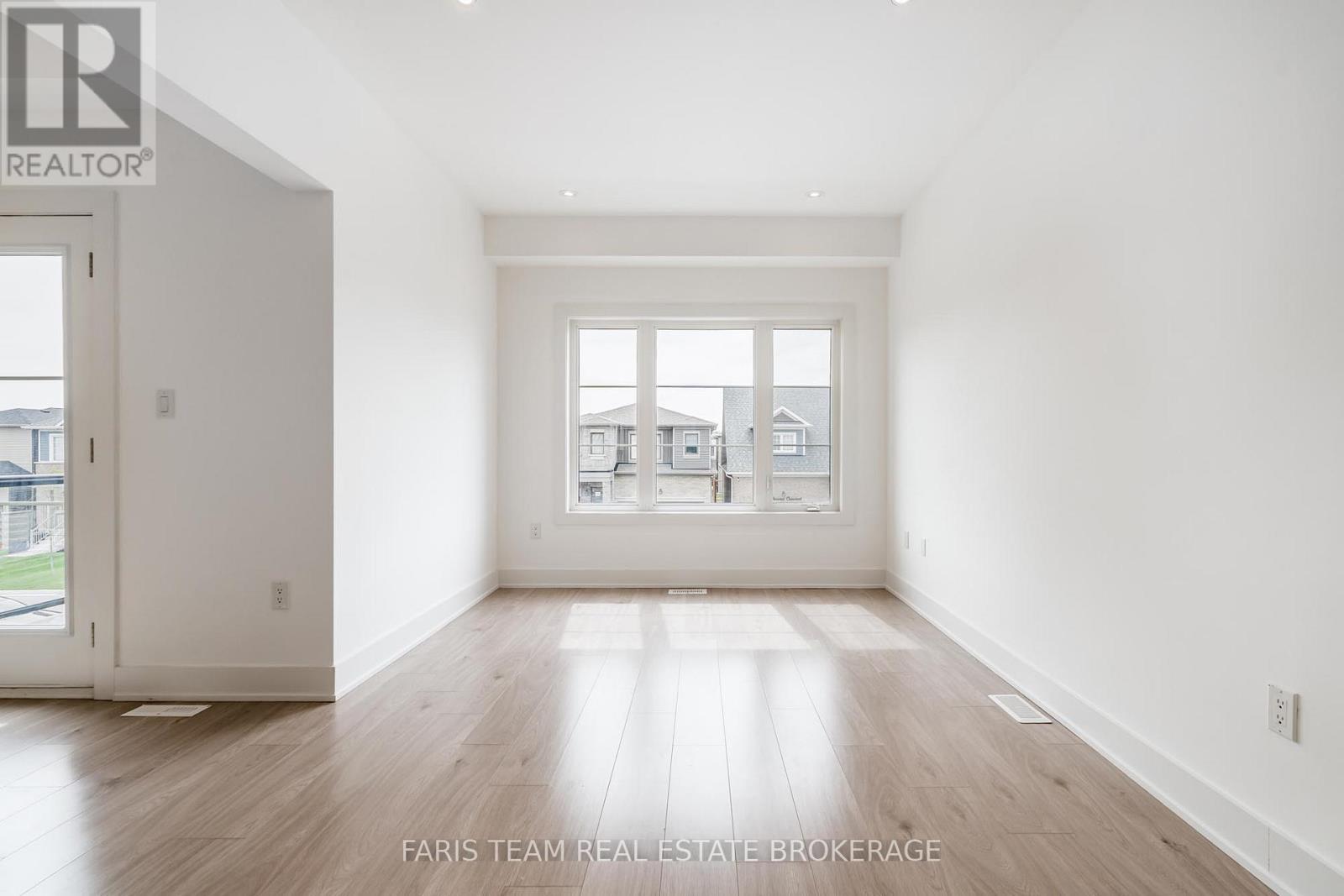 53 Harvest Crescent, Barrie, Ontario  L9J 0T5 - Photo 18 - S13161002