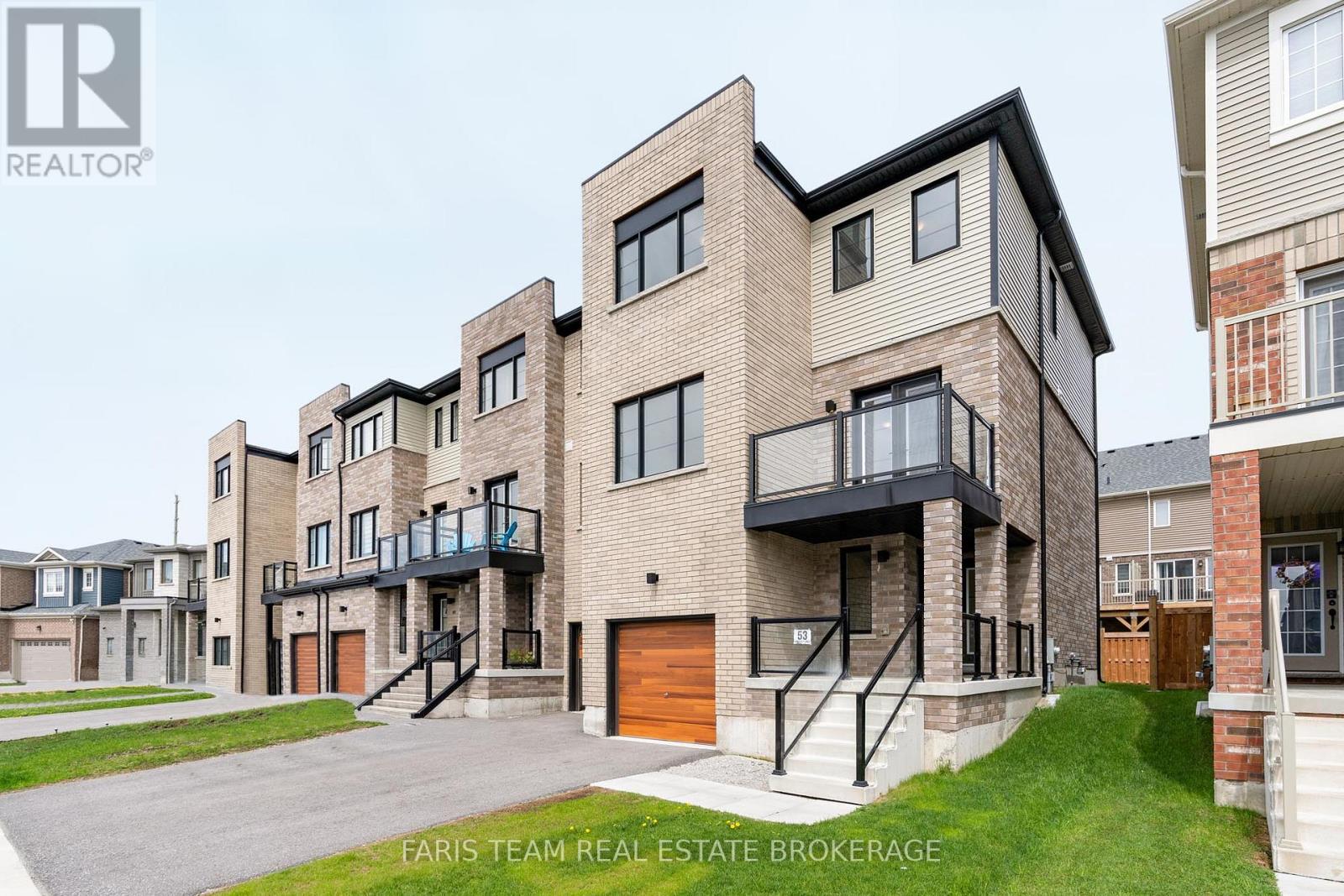 53 Harvest Crescent, Barrie, Ontario  L9J 0T5 - Photo 3 - S13161002
