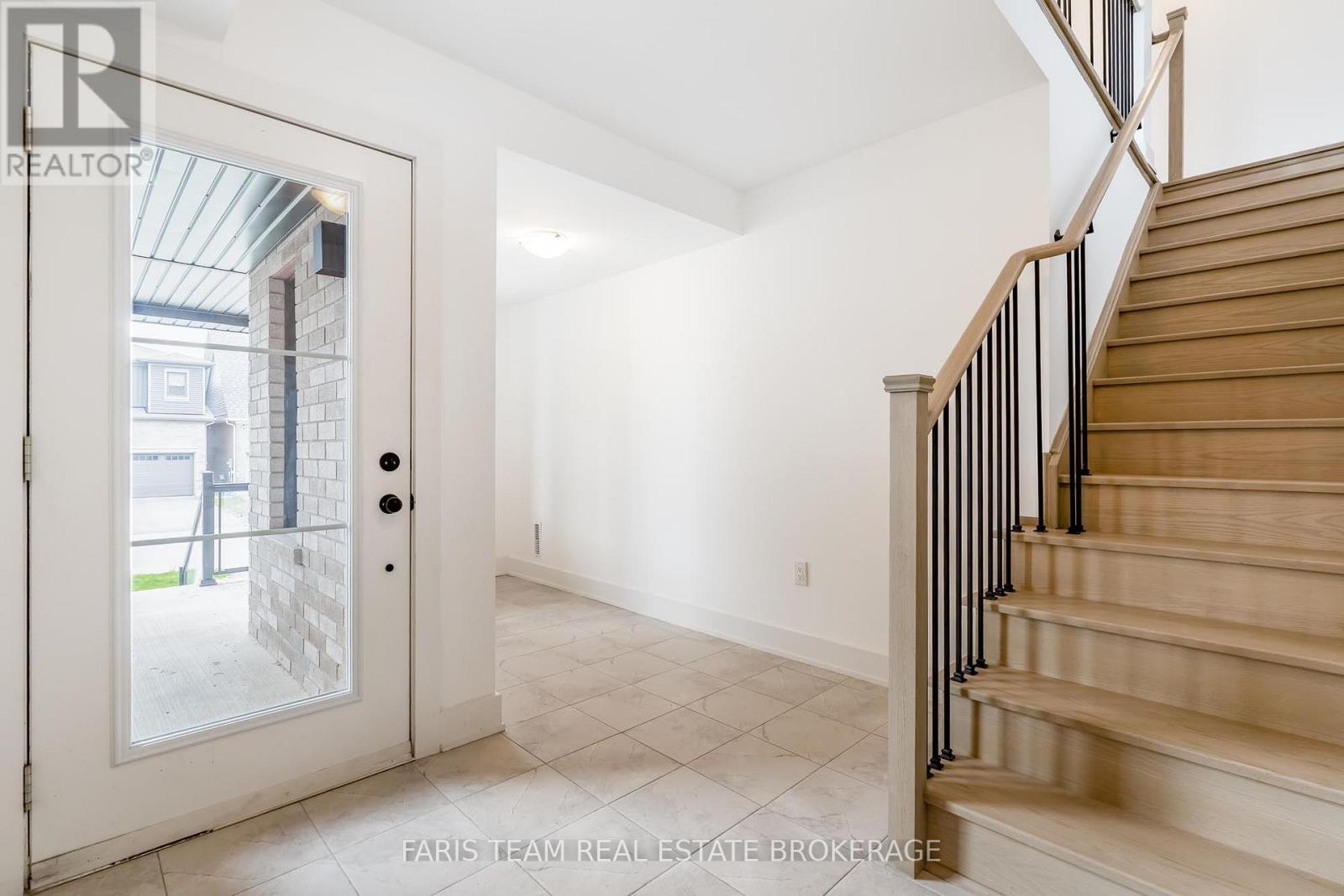 53 Harvest Crescent, Barrie, Ontario  L9J 0T5 - Photo 5 - S13161002