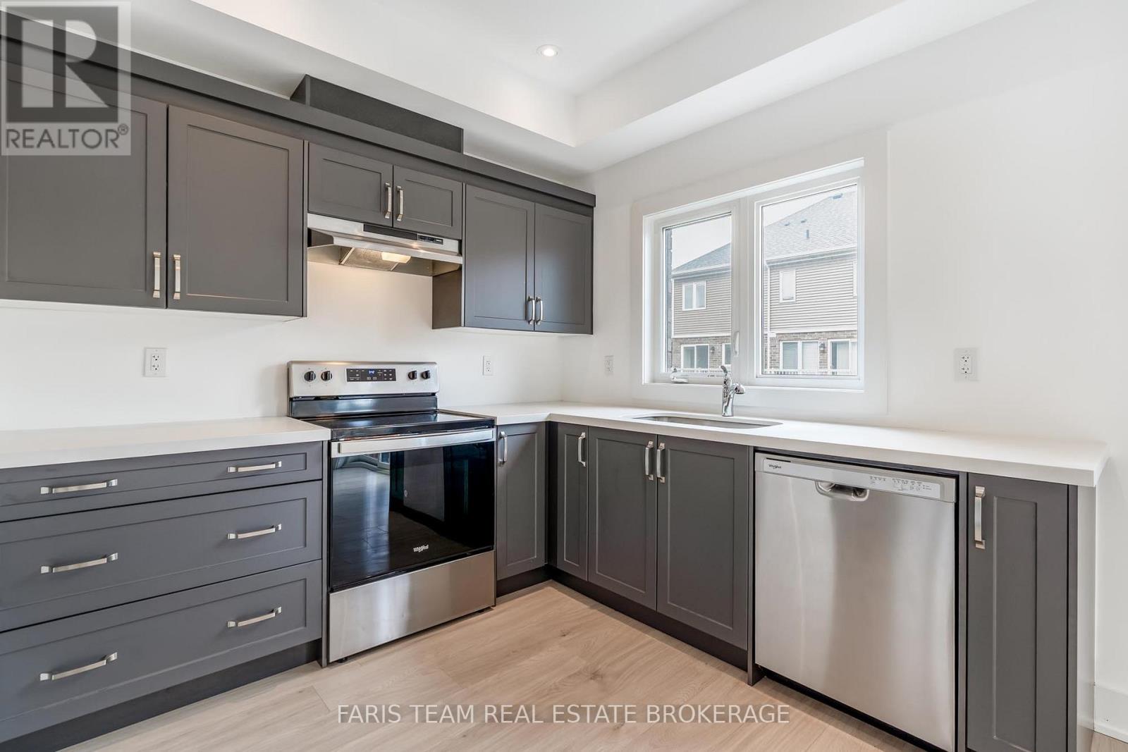 53 Harvest Crescent, Barrie, Ontario  L9J 0T5 - Photo 7 - S13161002