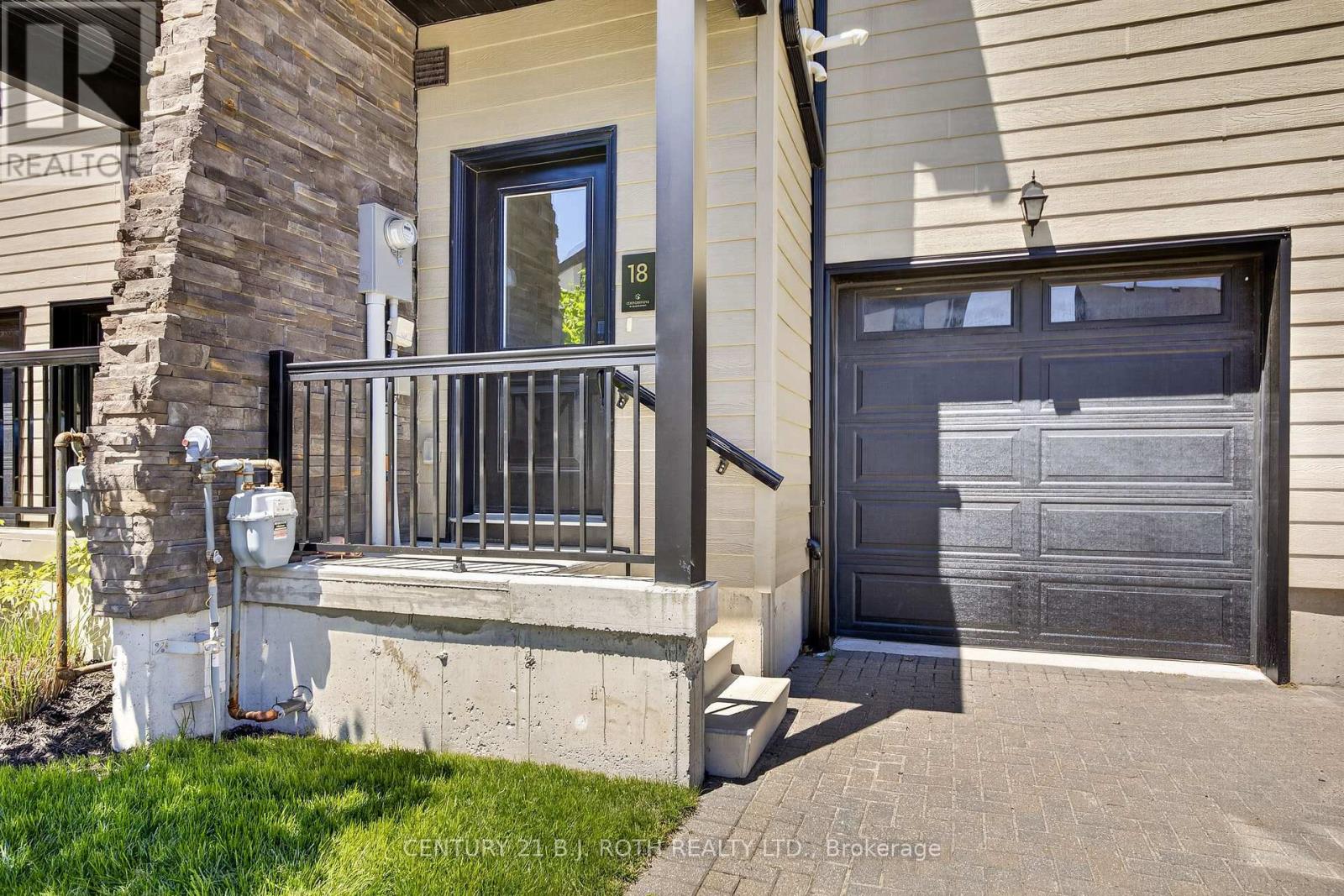 18 Stonehart Lane, Barrie (East Bayfield), Ontario  L4M 7E8 - Photo 3 - S13161240