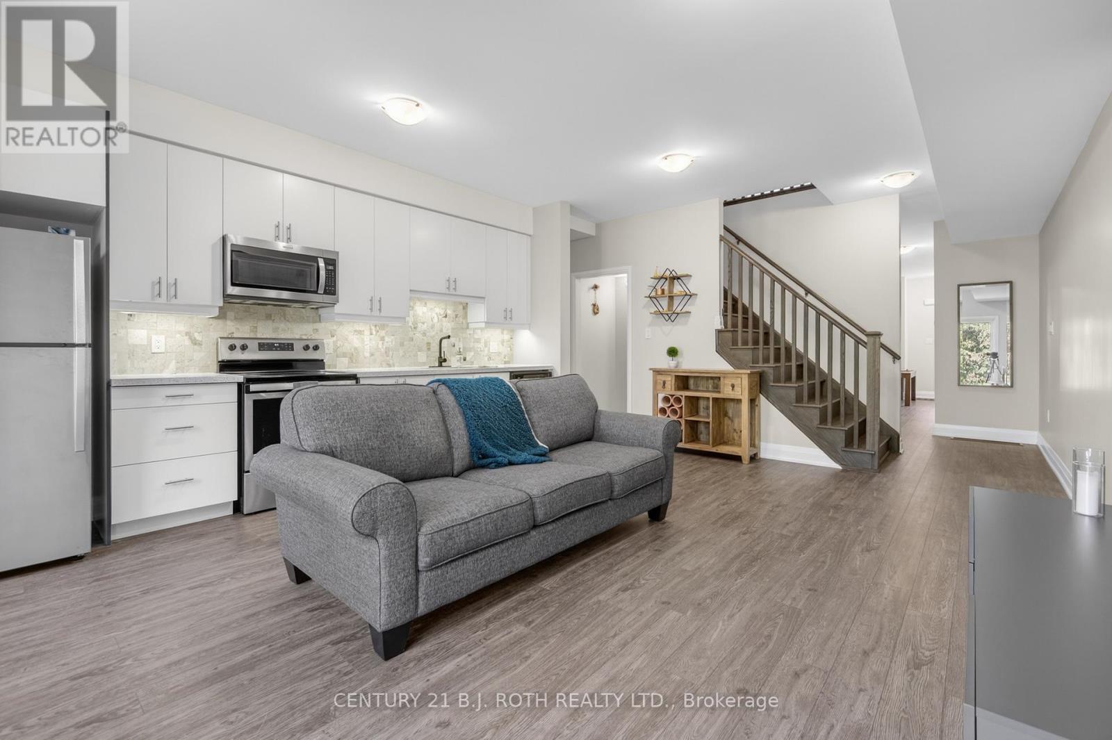 18 Stonehart Lane, Barrie (East Bayfield), Ontario  L4M 7E8 - Photo 8 - S13161240