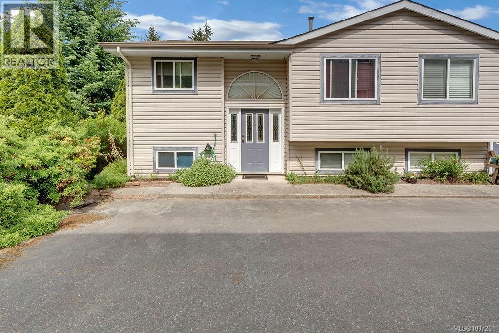 3 1129A 2nd Ave, Ladysmith, British Columbia