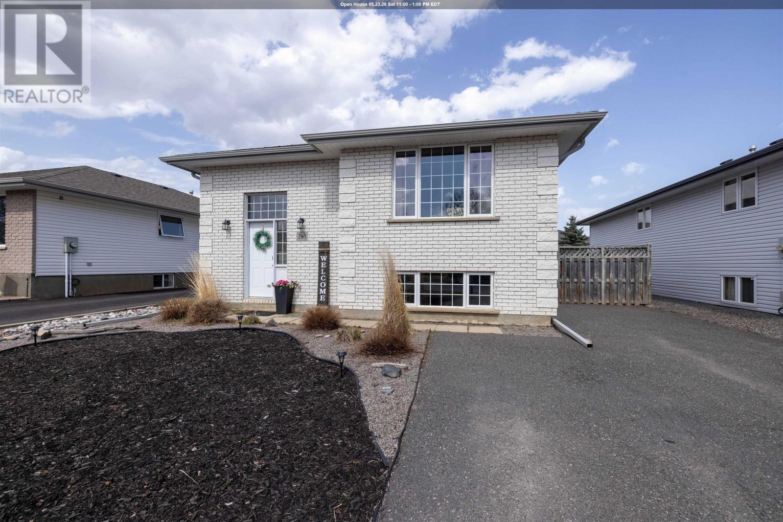 293 Caribou CRES, Thunder Bay, Ontario