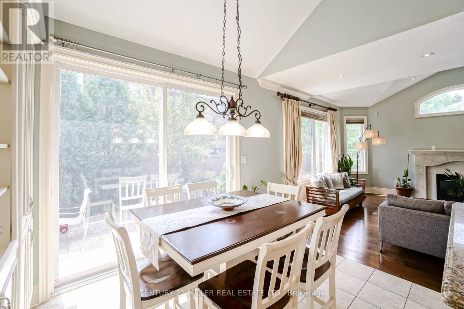 3256 Epworth Crescent, Oakville, Ontario  L6M 0B4 - Photo 7 - W13160896