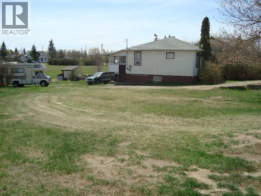 197 First Avenue, Trochu, Alberta  T0M 2C0 - Photo 3 - A2310700