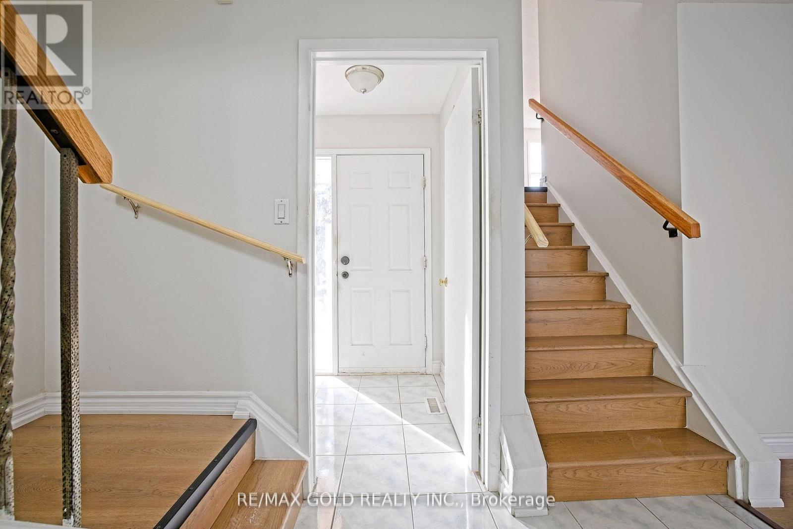 211 Wexford Road, Brampton, Ontario  L6Z 2R2 - Photo 4 - W13160950