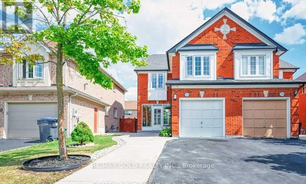172 Desert Sand Drive, Brampton, Ontario  L6R 1P8 - Photo 2 - W13160974