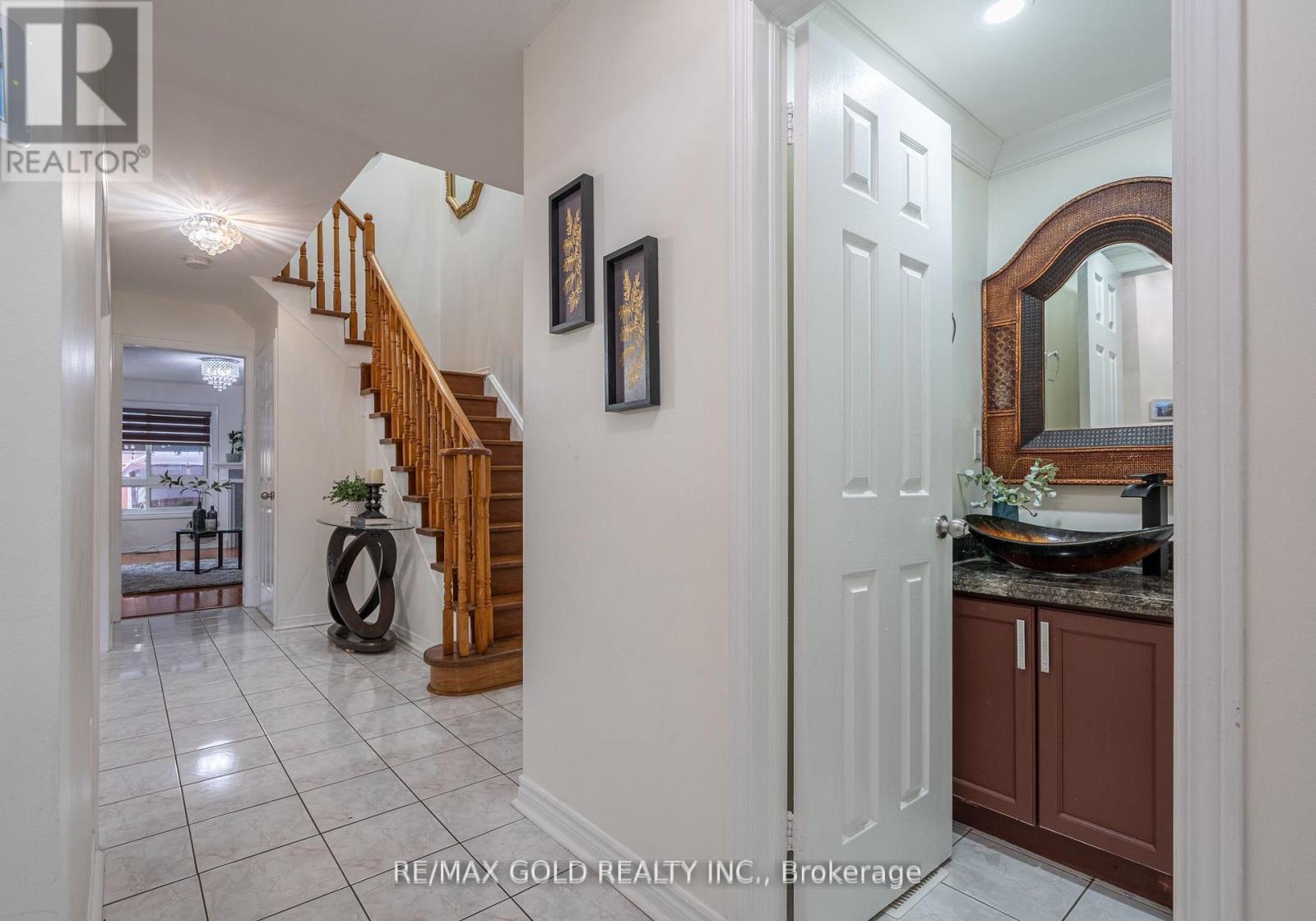 172 Desert Sand Drive, Brampton, Ontario  L6R 1P8 - Photo 6 - W13160974