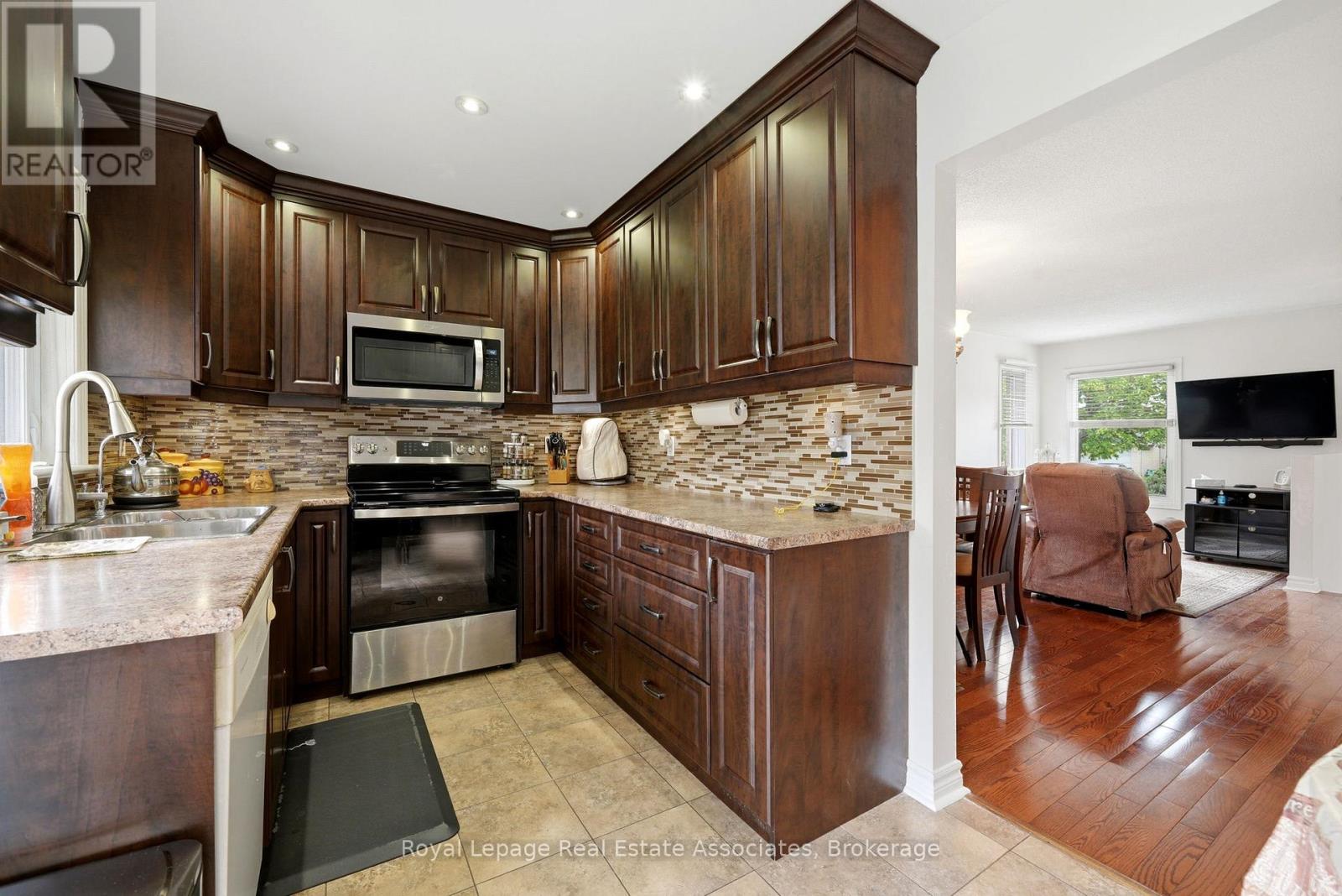 52 Royal Orchard Drive, Brampton, Ontario  L6X 4M4 - Photo 13 - W13161028