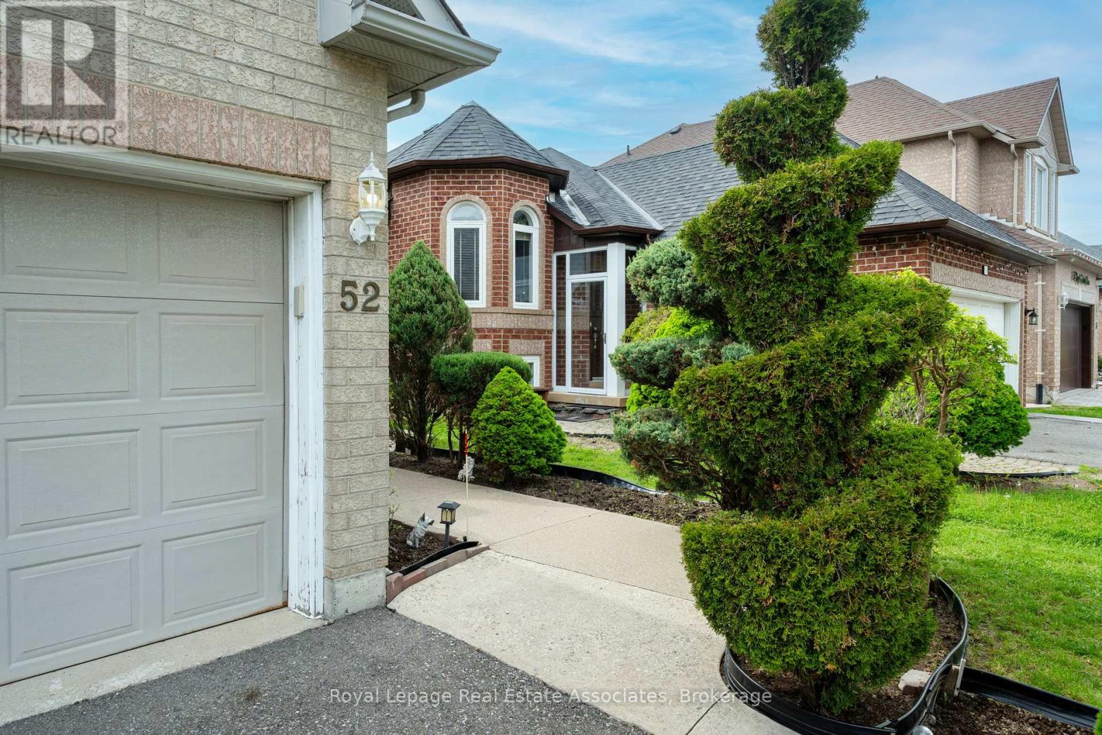 52 Royal Orchard Drive, Brampton, Ontario  L6X 4M4 - Photo 2 - W13161028