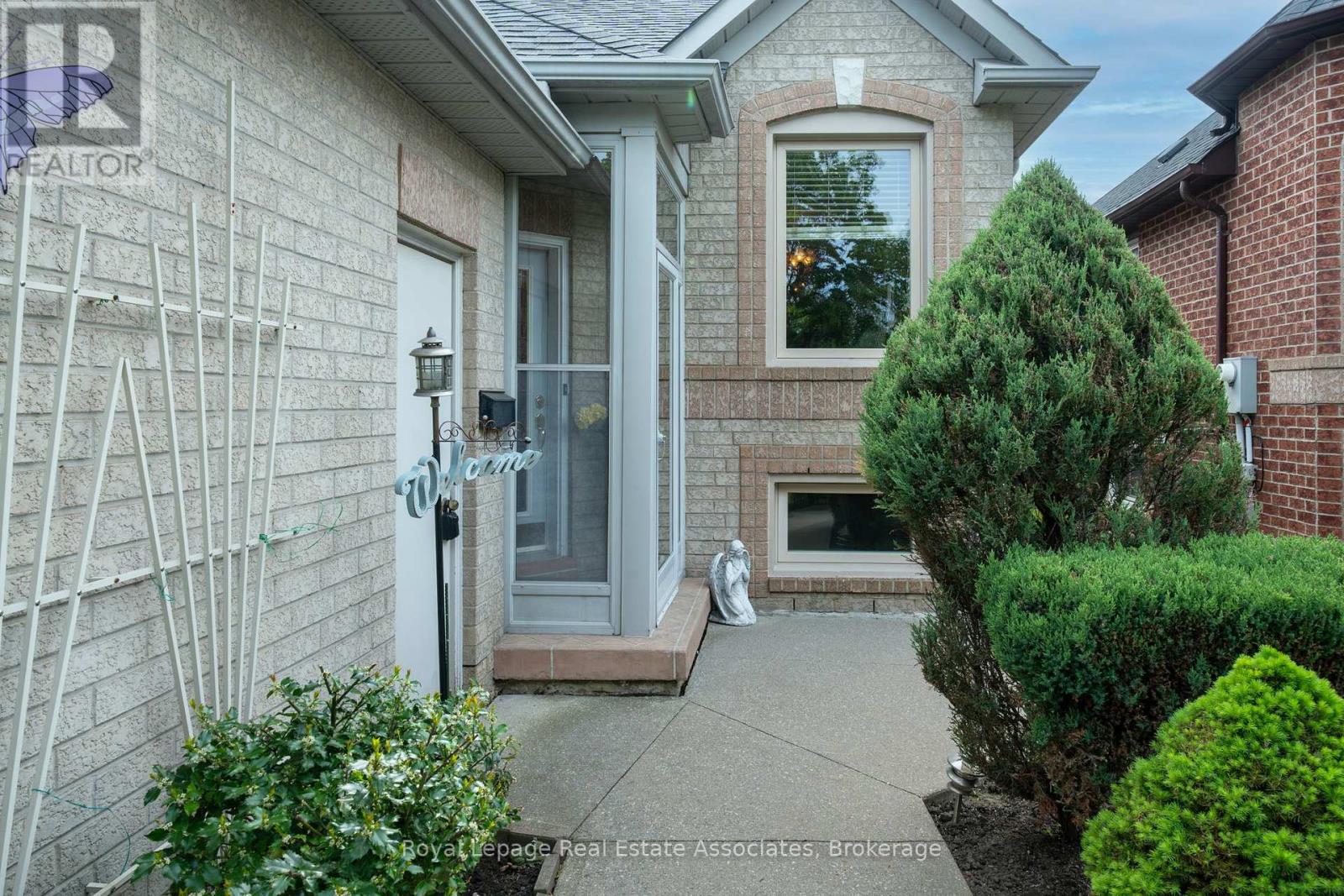 52 Royal Orchard Drive, Brampton, Ontario  L6X 4M4 - Photo 3 - W13161028