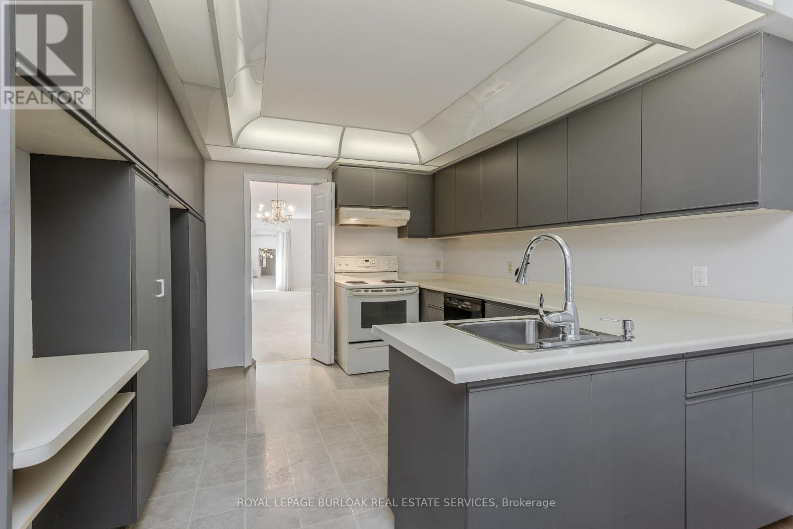 10 - 2155 Duncaster Drive, Burlington, Ontario  L7P 4R4 - Photo 4 - W13161048
