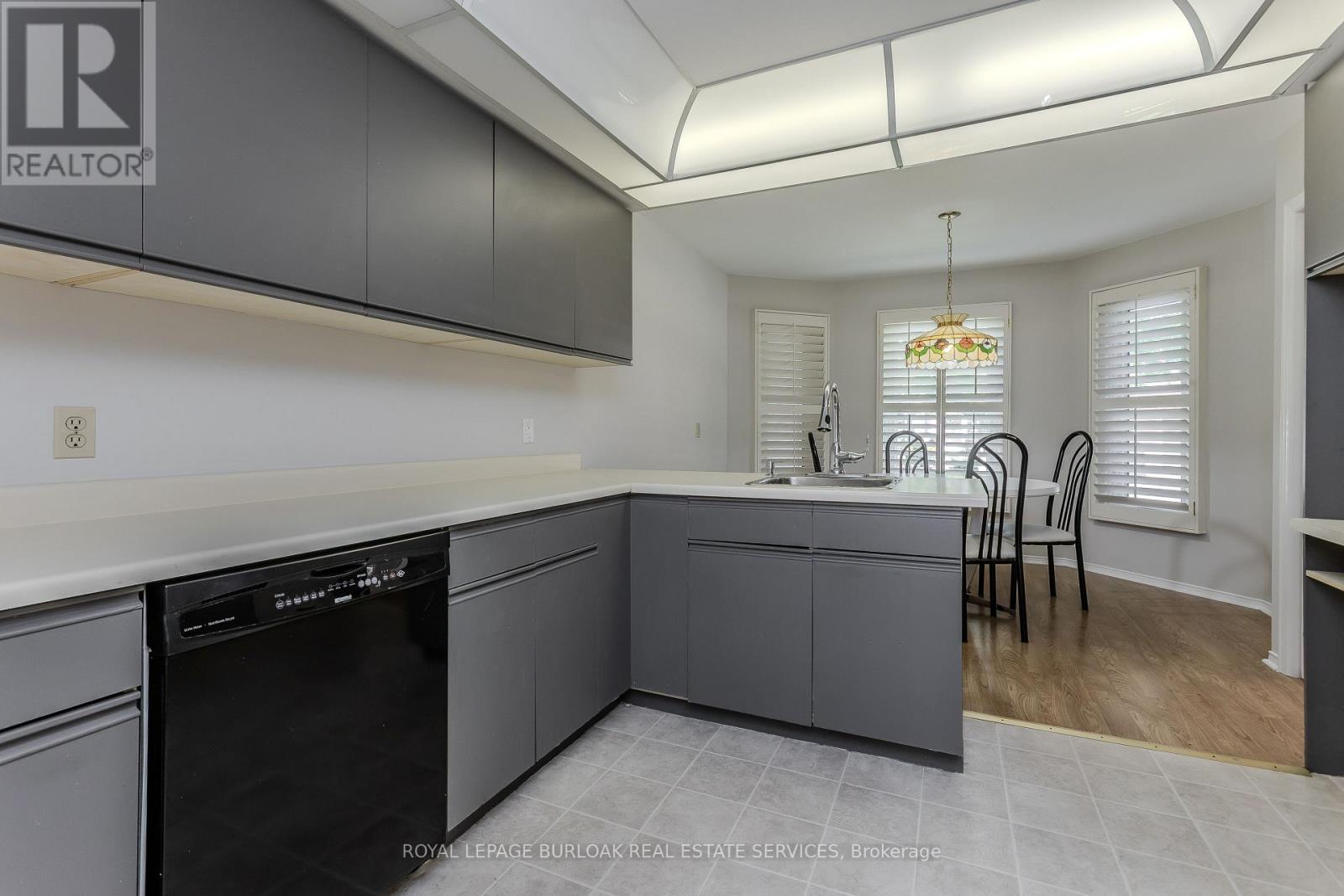 10 - 2155 Duncaster Drive, Burlington, Ontario  L7P 4R4 - Photo 5 - W13161048