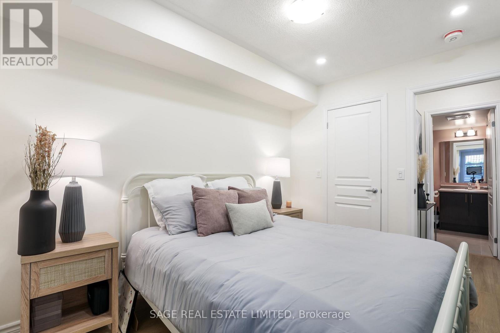 5 - 90 Eastwood Park Gardens, Toronto, Ontario  M8W 0B2 - Photo 16 - W13161068