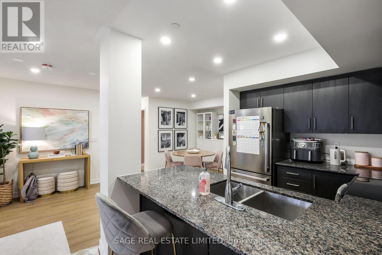 5 - 90 Eastwood Park Gardens, Toronto, Ontario  M8W 0B2 - Photo 6 - W13161068