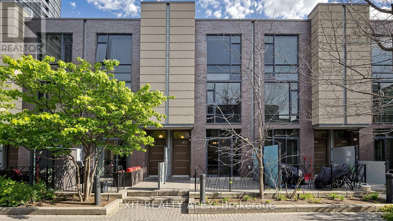 40 - 23 VALHALLA INN ROAD, Toronto, Ontario