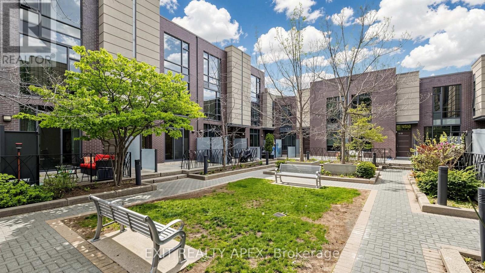 40 - 23 Valhalla Inn Road, Toronto, Ontario  M9B 0B3 - Photo 2 - W13161072