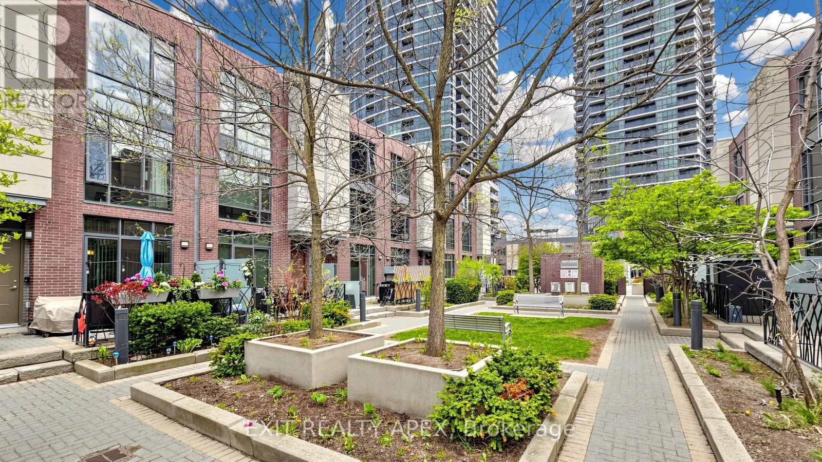 40 - 23 Valhalla Inn Road, Toronto, Ontario  M9B 0B3 - Photo 3 - W13161072