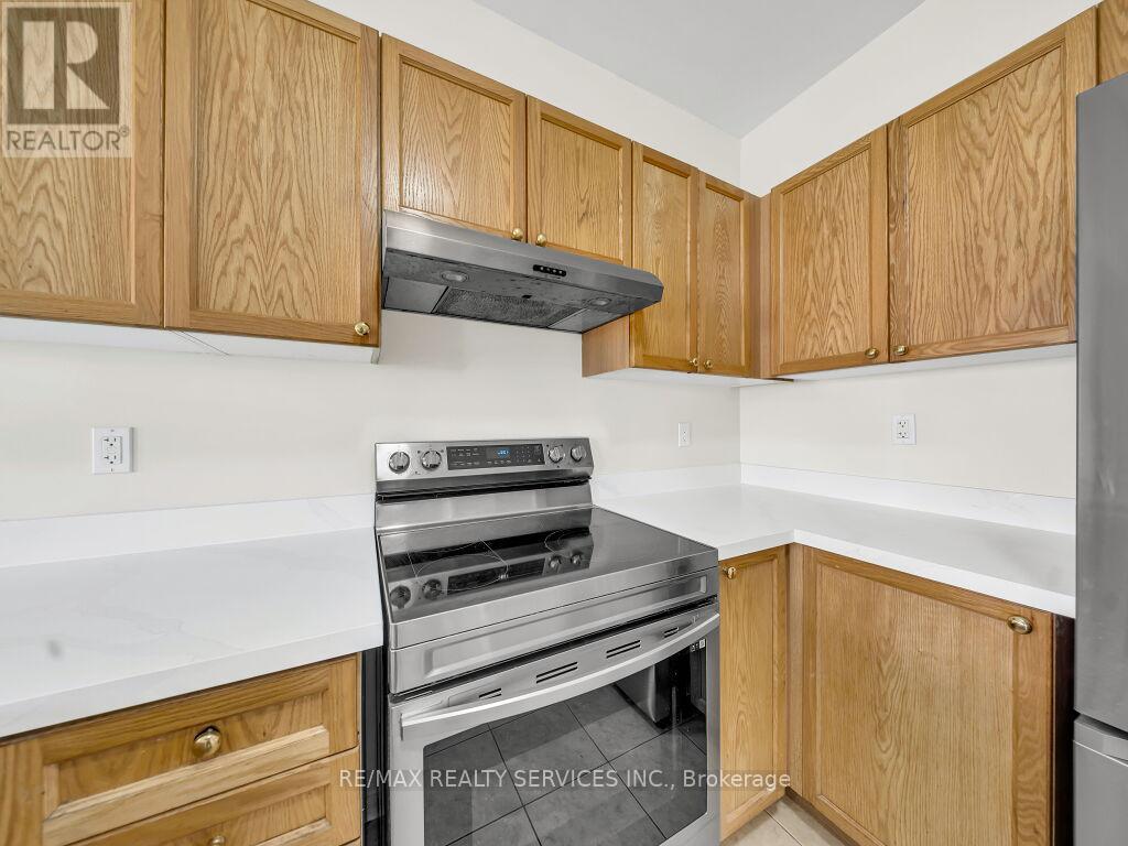 15 Lockburn Crescent, Brampton, Ontario  L7A 3W7 - Photo 10 - W13161192