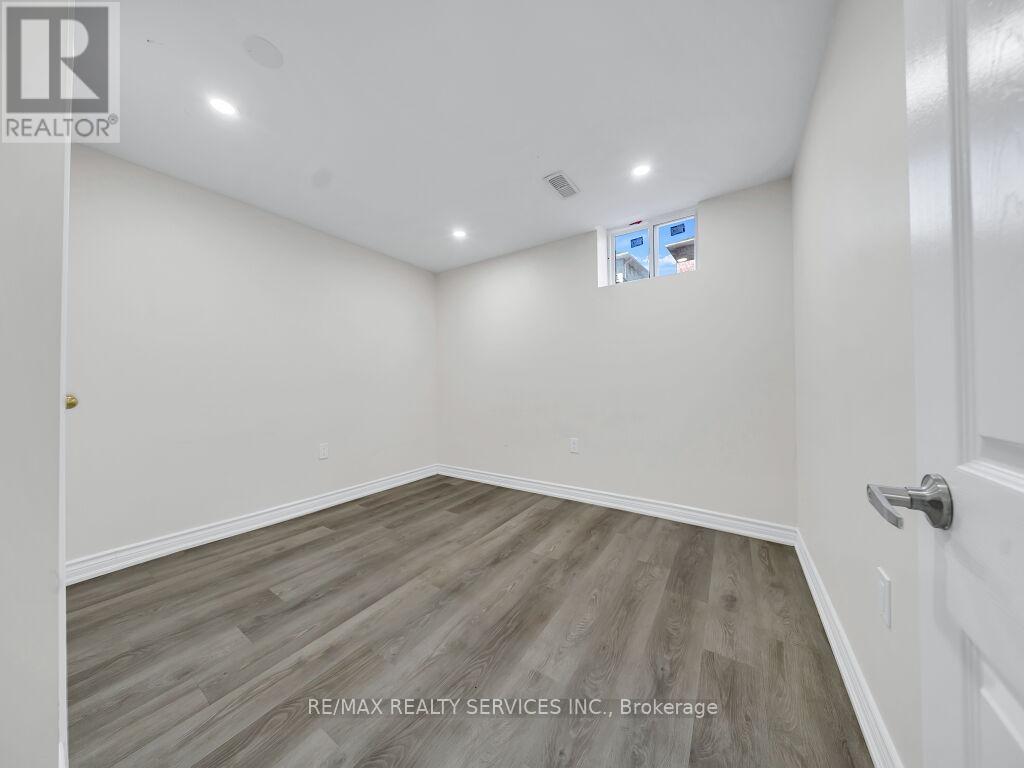 15 Lockburn Crescent, Brampton, Ontario  L7A 3W7 - Photo 32 - W13161192