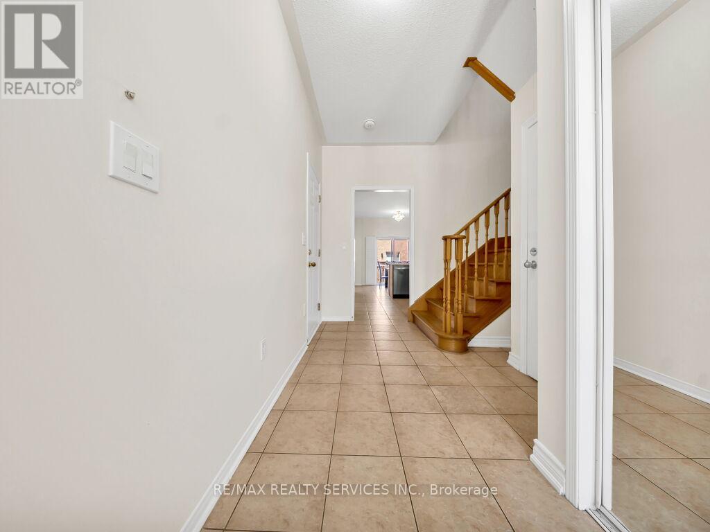 15 Lockburn Crescent, Brampton, Ontario  L7A 3W7 - Photo 5 - W13161192