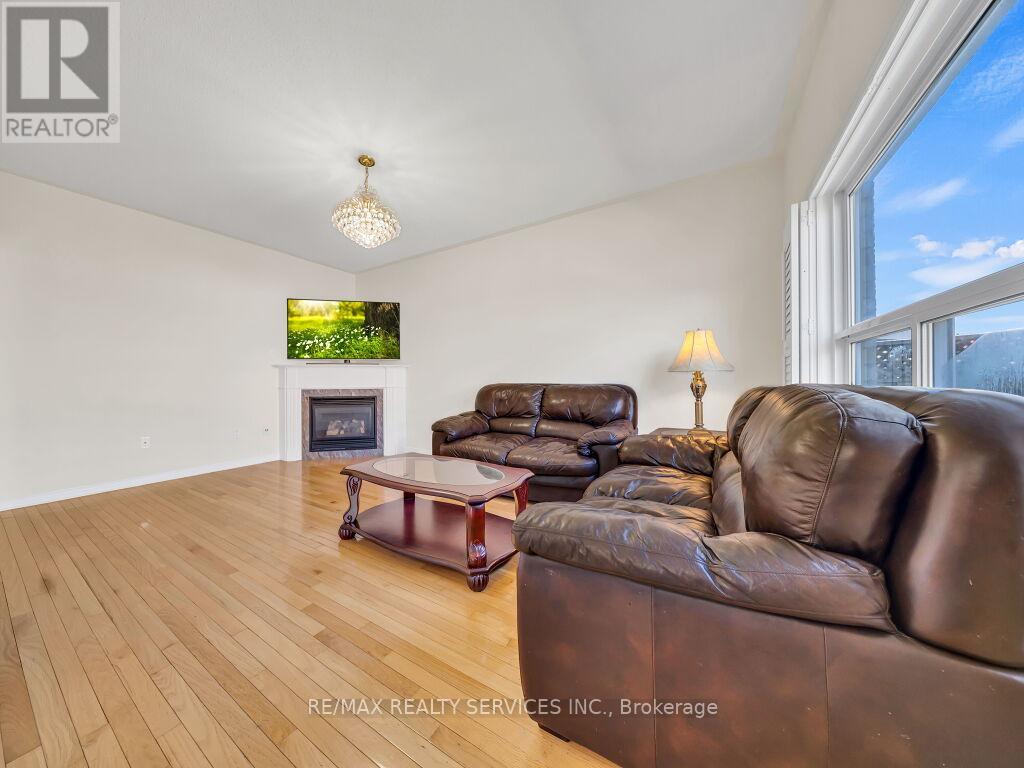 15 Lockburn Crescent, Brampton, Ontario  L7A 3W7 - Photo 7 - W13161192